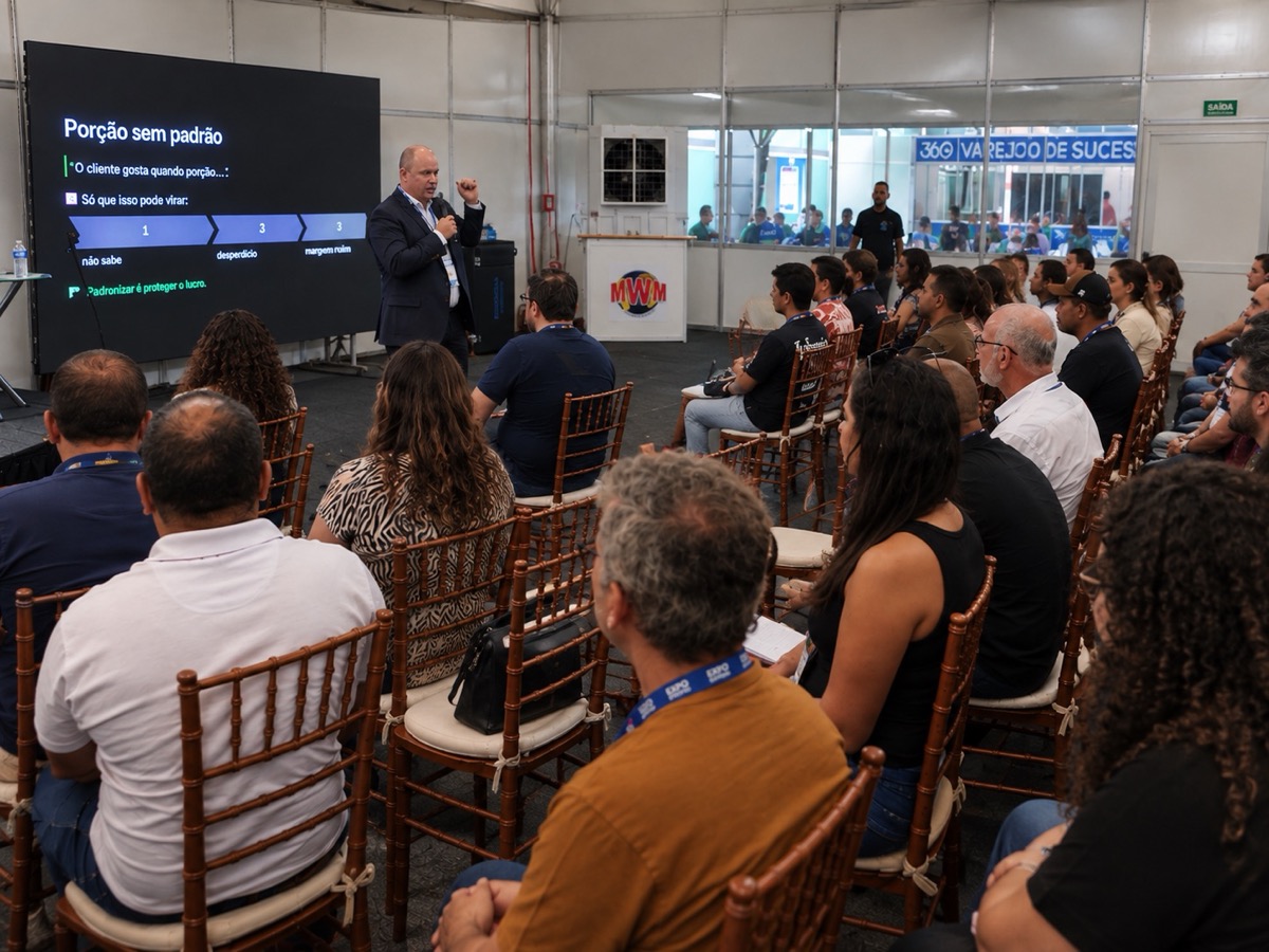 Palestra e capacitação na Arena 360 da Expo Plastripel